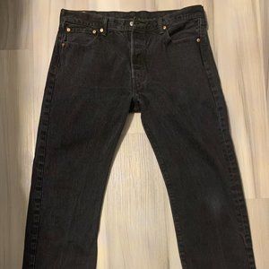 Black Levi 501's 38/34 FITS LIKE A 32/32